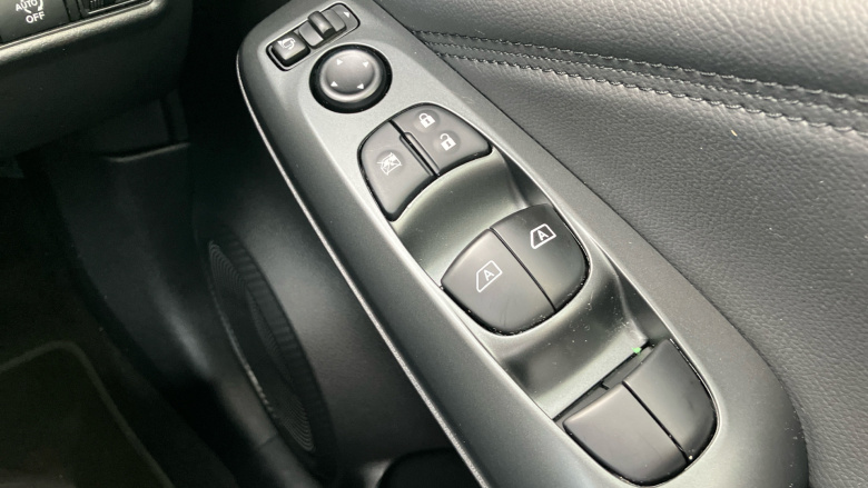 Nissan Juke 1.0 DiG-T N-Connecta 5dr Petrol Hatchback